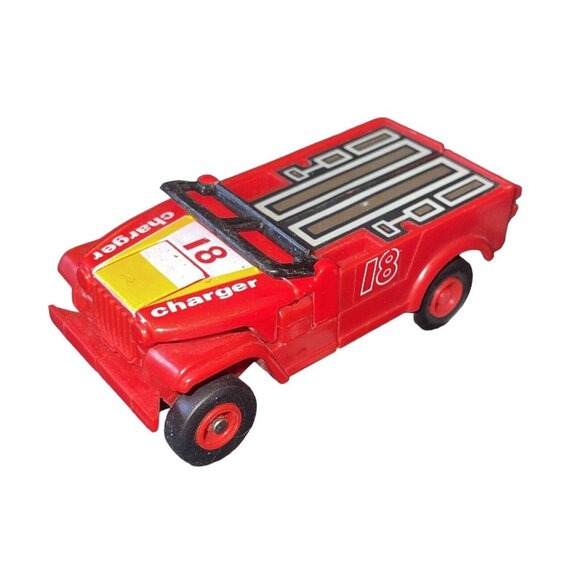 vintage MC TOY DynaBot Red Charger Pull Back N Go Transforming Robot 1985 - Picture 1 of 6